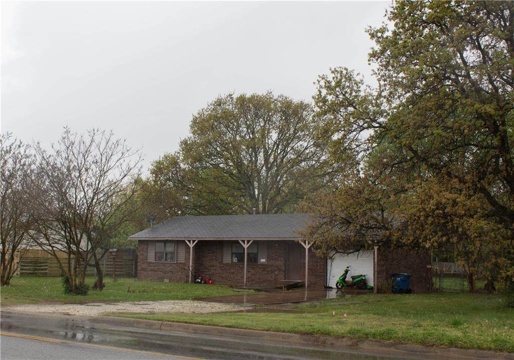 1004 Moberly Lane - Photo 1