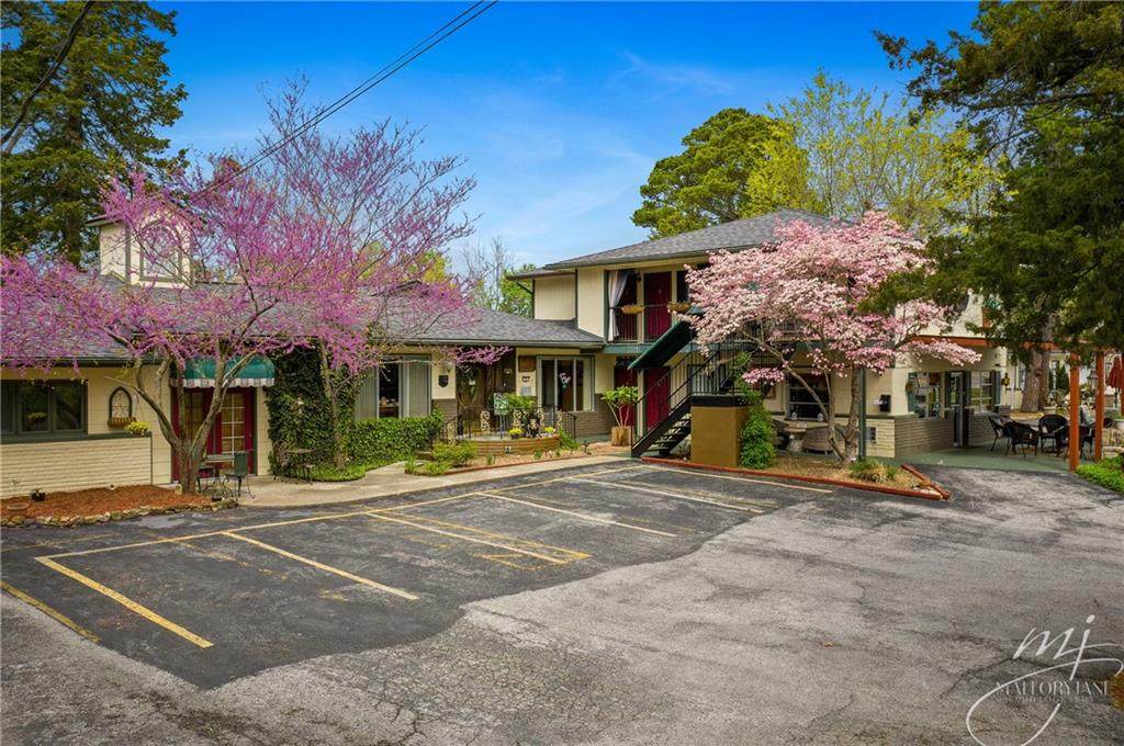141 Van Buren - Photo 1