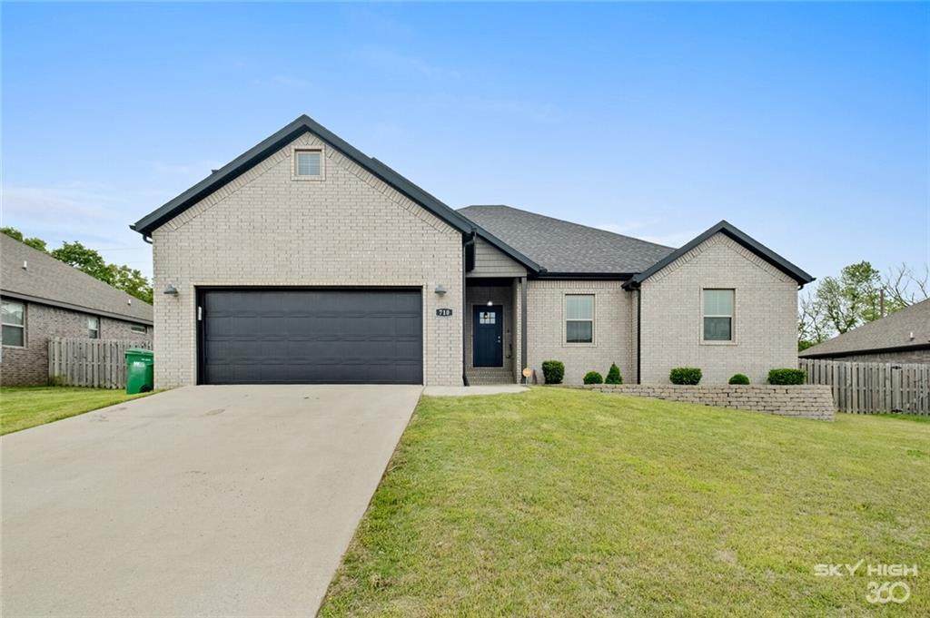 710 Hawthorn Way - Photo 1
