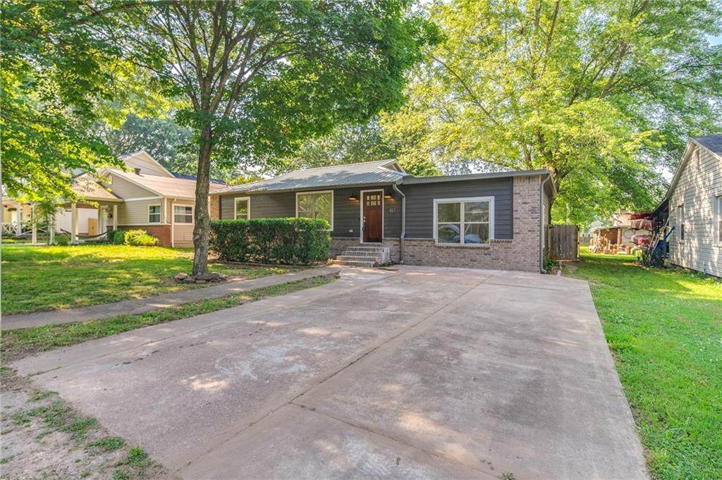 417 7th Street - Photo 1