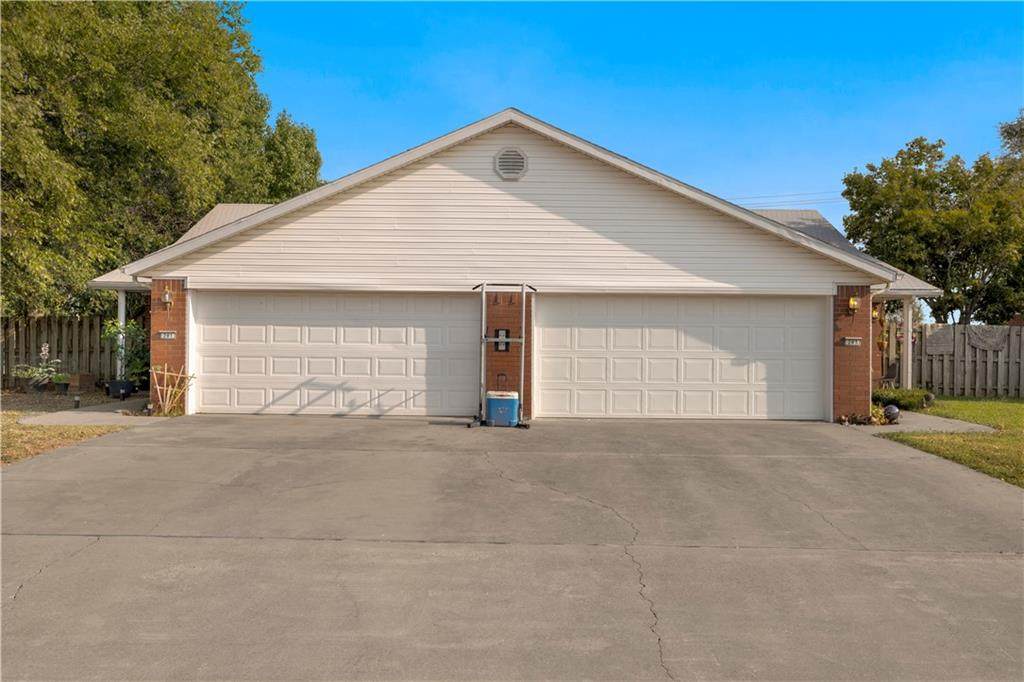 701 & 703 Eastview Drive - Photo 1