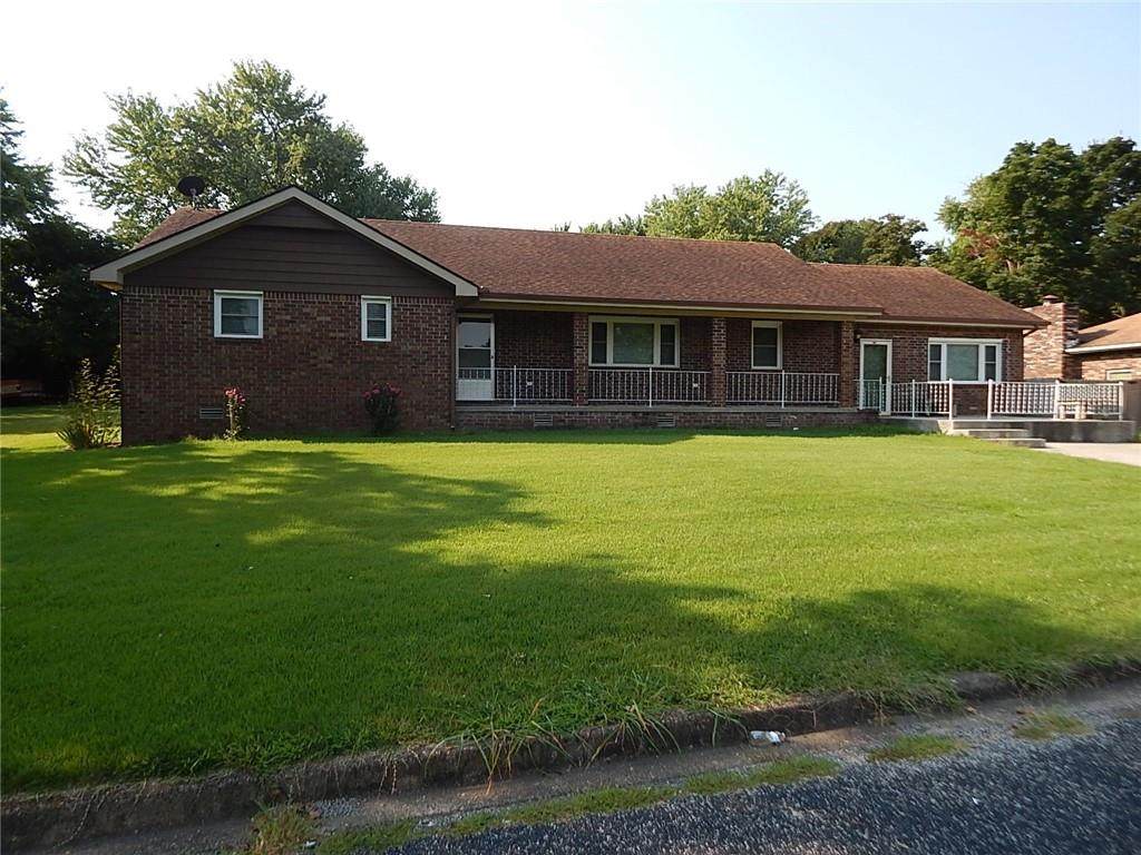 905 Alma Avenue - Photo 1