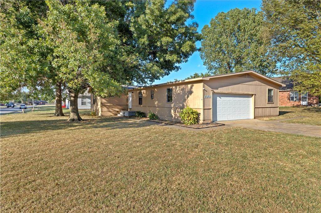 1302 Carriage Way - Photo 1