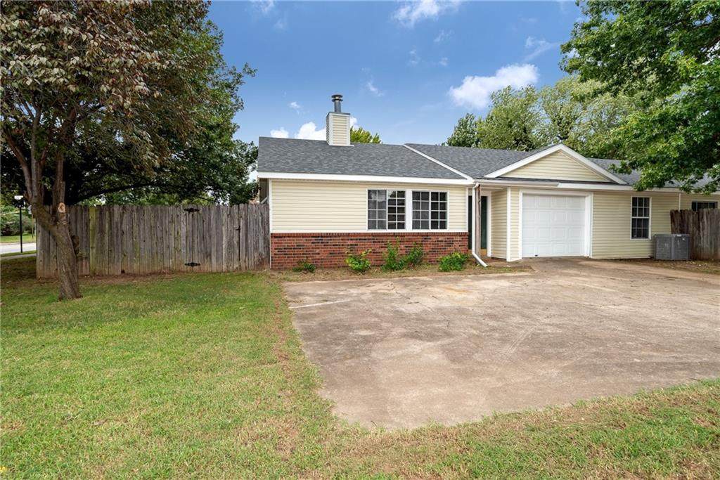2011 Chestnut Avenue - Photo 1