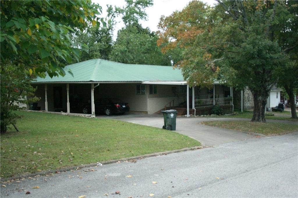 121 Rose Avenue - Photo 1
