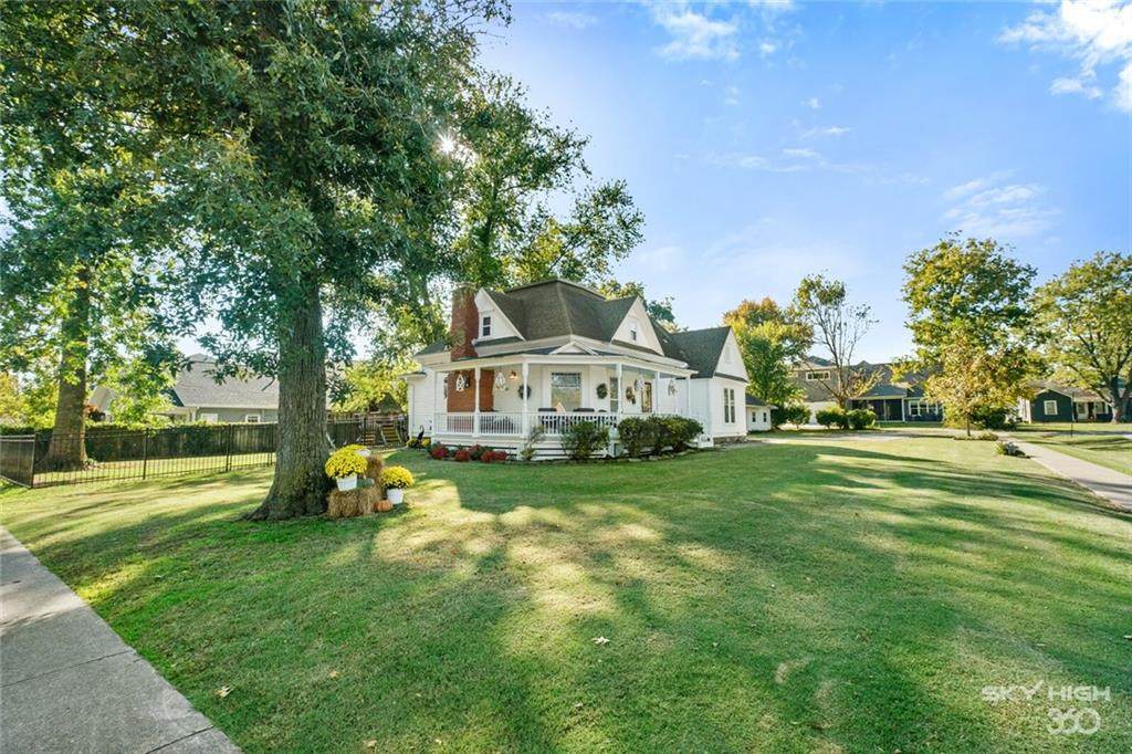 402 Sw D Street - Photo 1