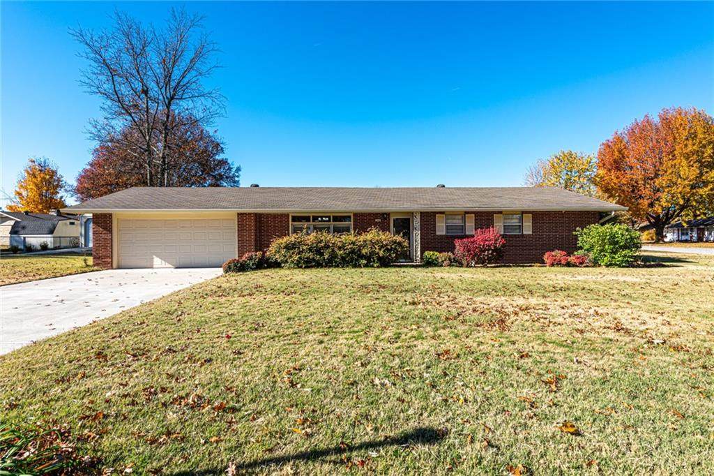 504 Crestwood Street - Photo 1