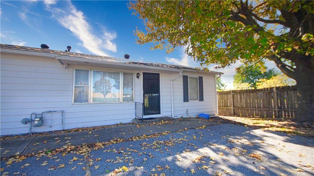 2377 Emma Avenue - Photo 1