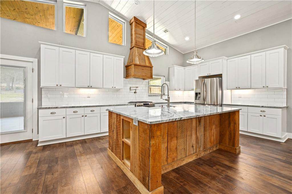215 Peerson Street - Photo 1