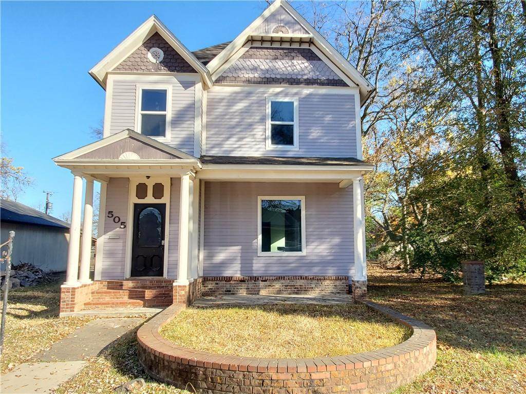 505 17th Street - Photo 1