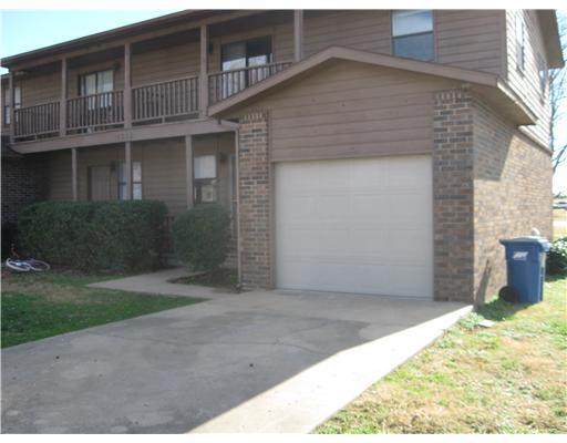 1318 Royal Drive - Photo 1