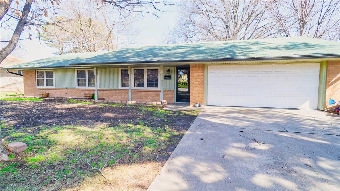 1105 Oak Street - Photo 1