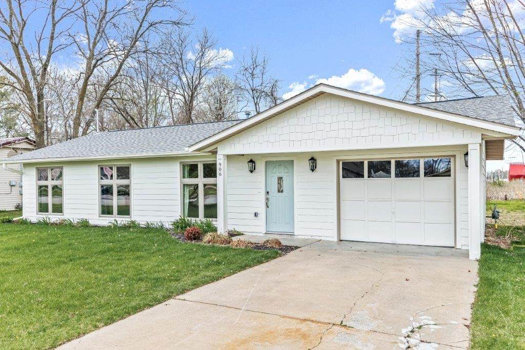 906 G Street - Photo 1