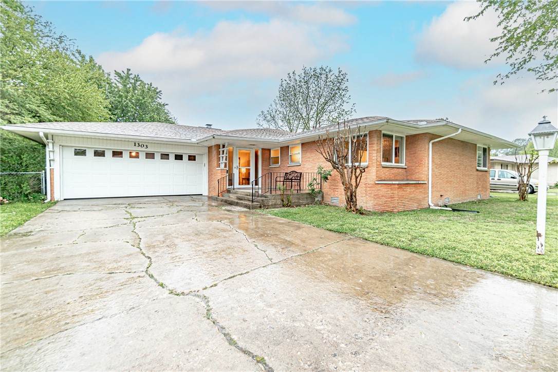 1303 Davis Avenue - Photo 1