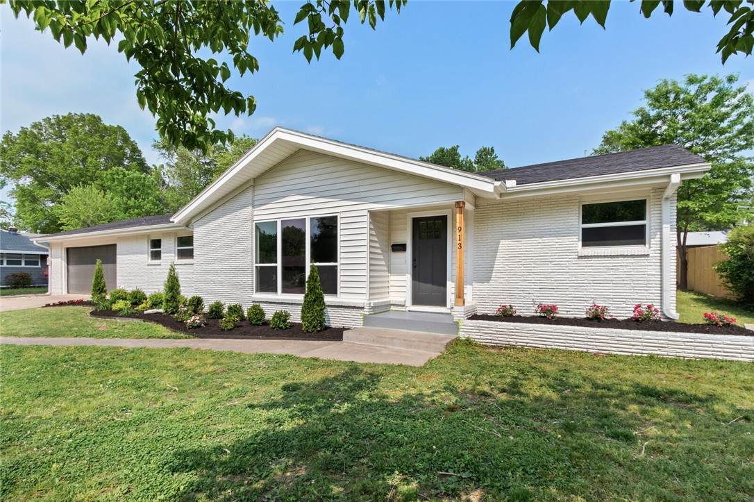 913 15Th Street - Photo 1