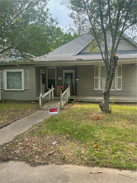 1205 8th Street - Photo 1