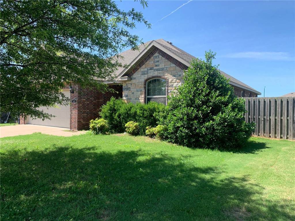 503 Worchester - Photo 1