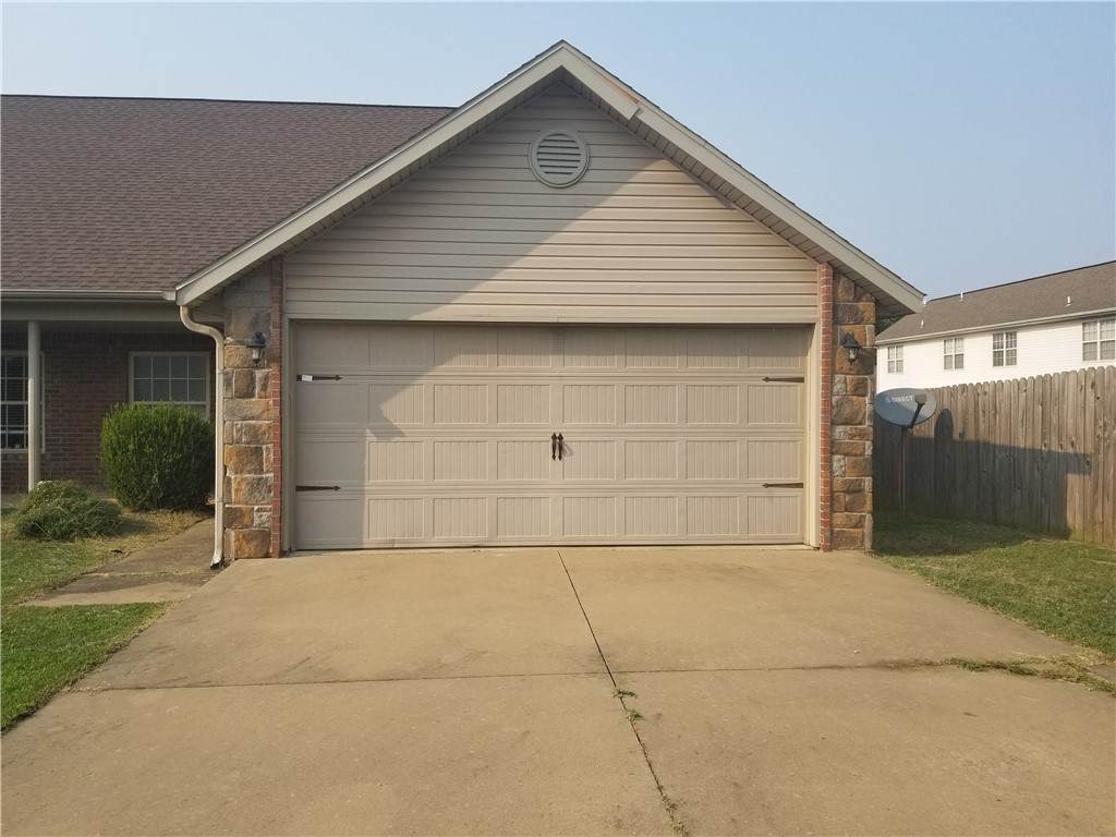 3304 Deerfield Boulevard - Photo 1