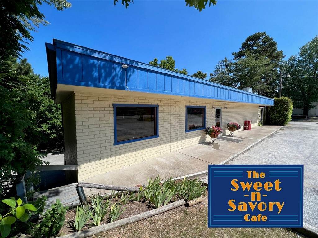 2076 Van Buren - Photo 1