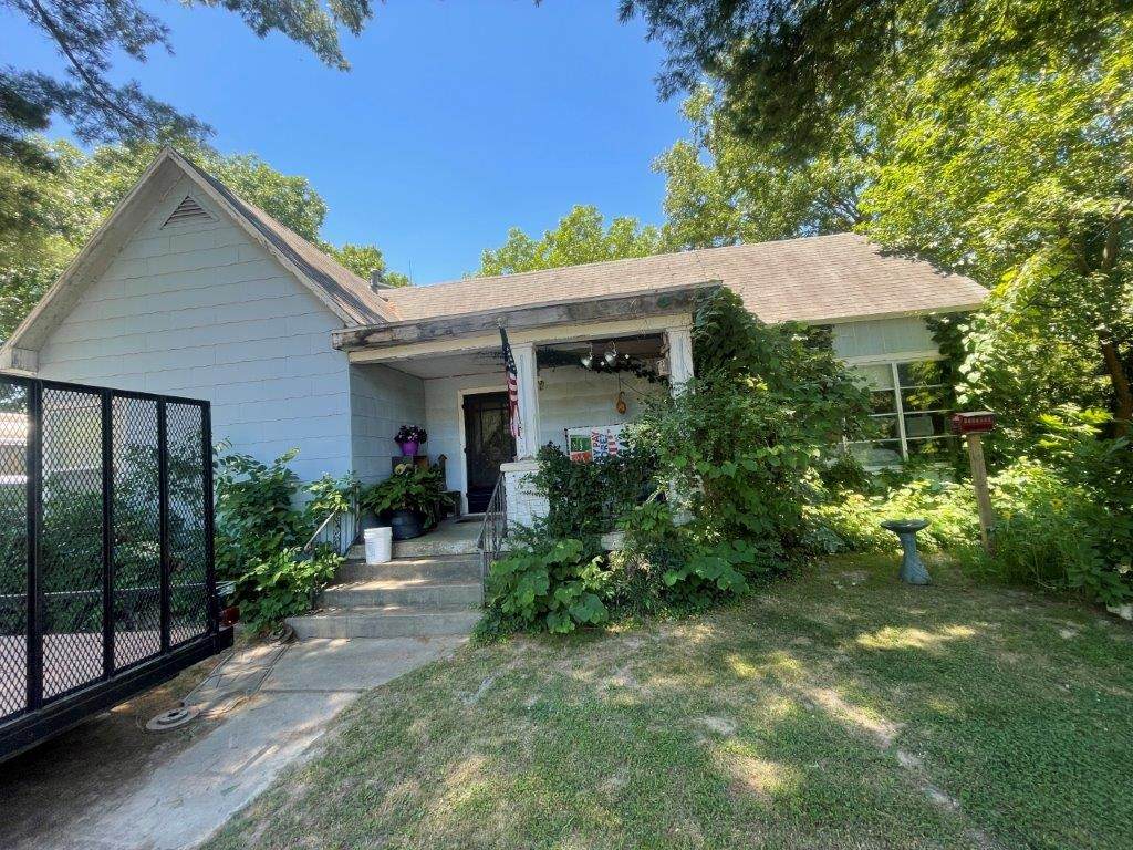1243 Curtis Avenue - Photo 1