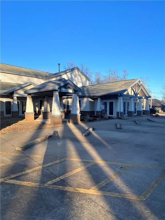 417 Maple Avenue - Photo 1
