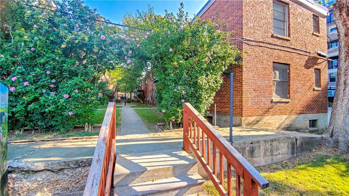 625 Dickson Street - Photo 1