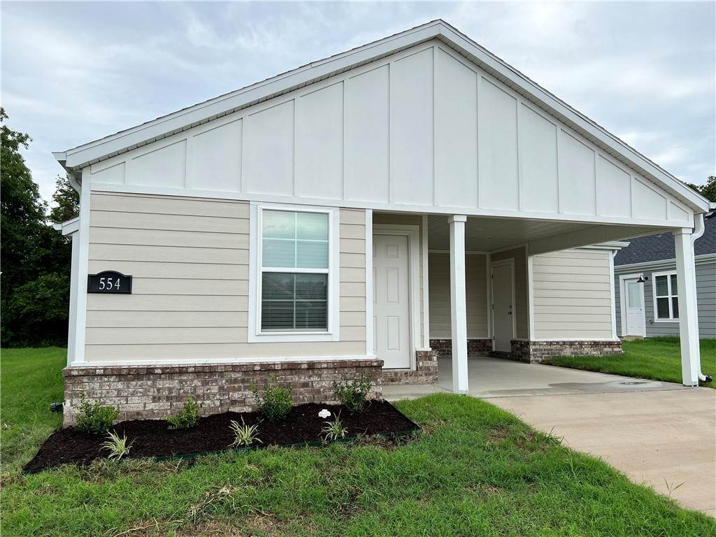554 Cresswell Drive - Photo 1