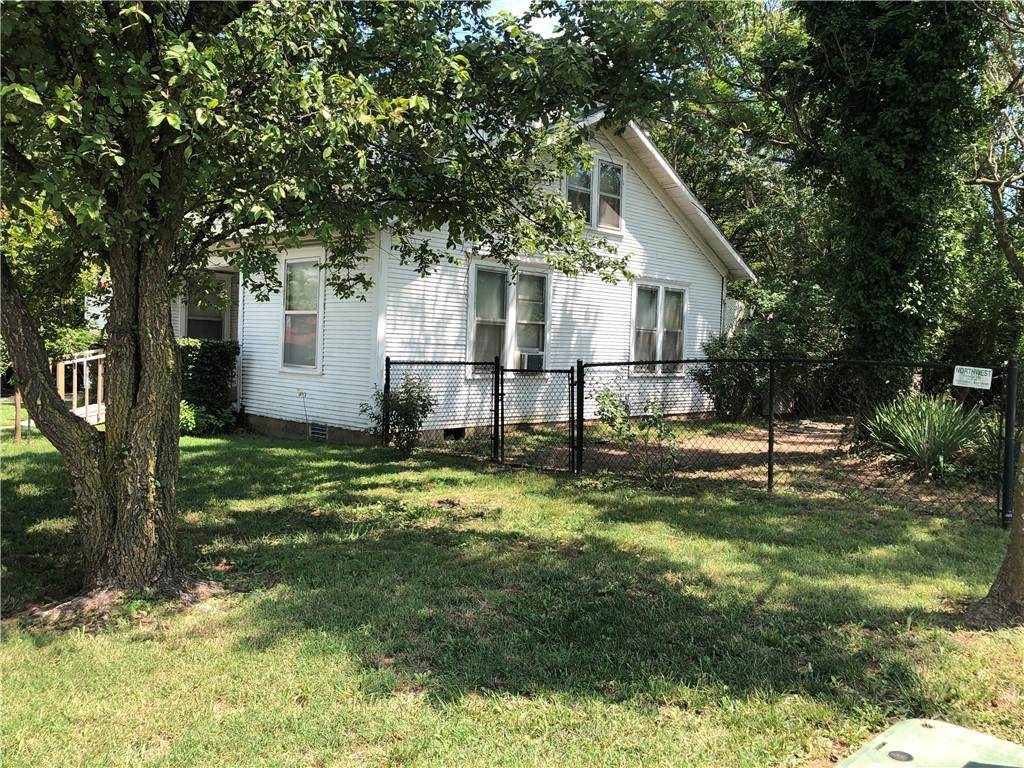 621 Holcomb Street - Photo 1