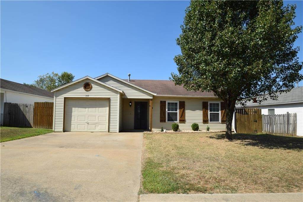 308 Parkcrest Drive - Photo 1