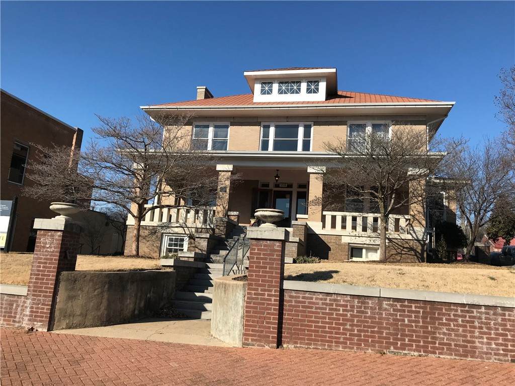 115 University Street - Photo 1