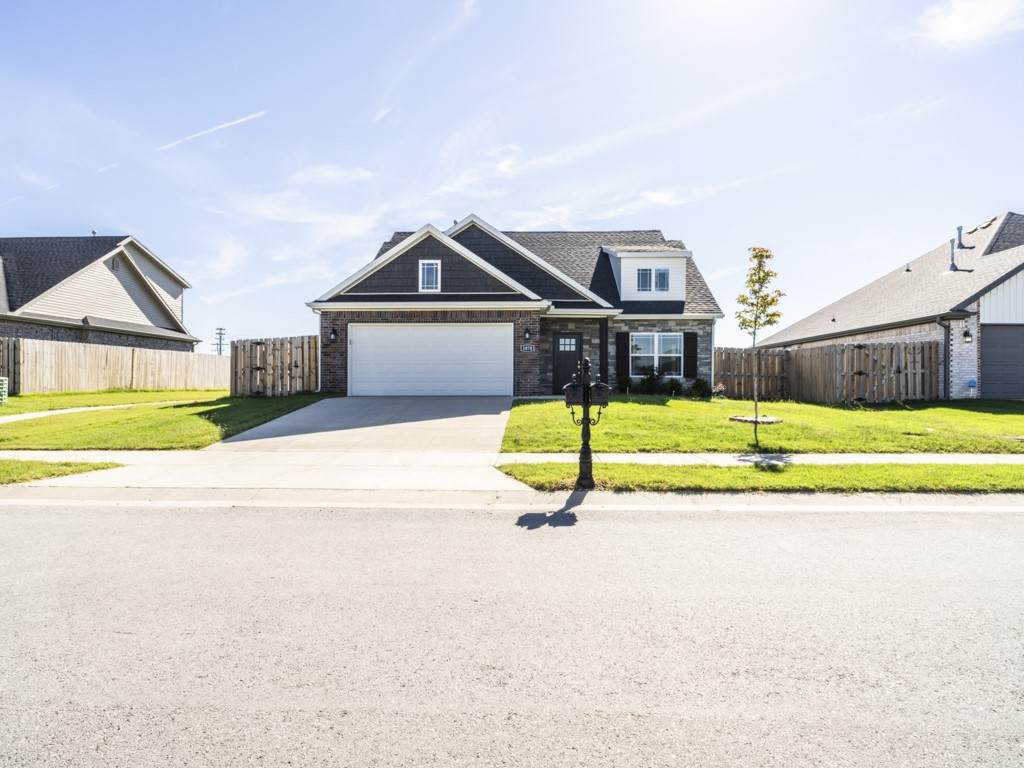 1070 Lakeview Drive - Photo 1