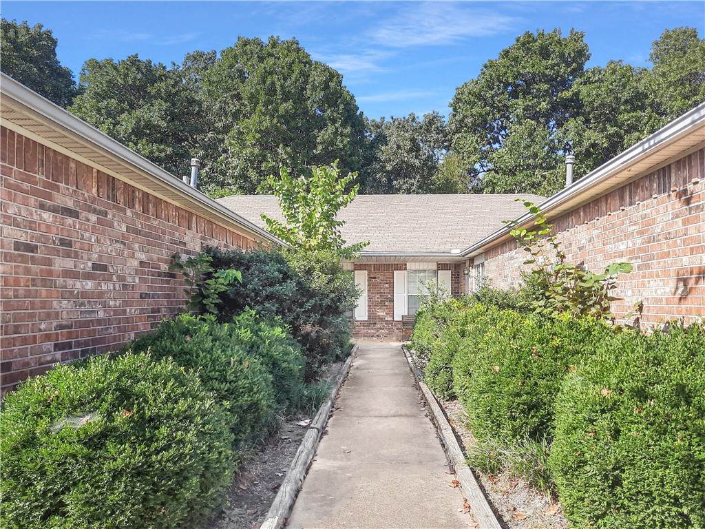 2896-2898 Glenmeadow Drive - Photo 1