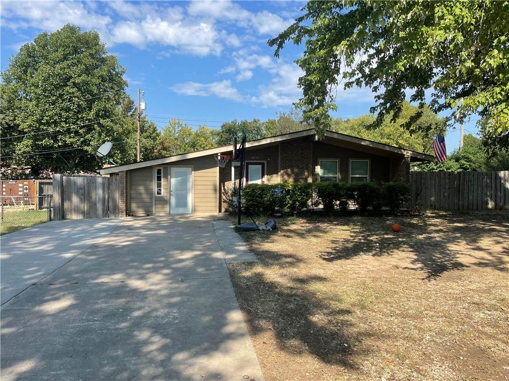 1304 Royal Drive - Photo 1