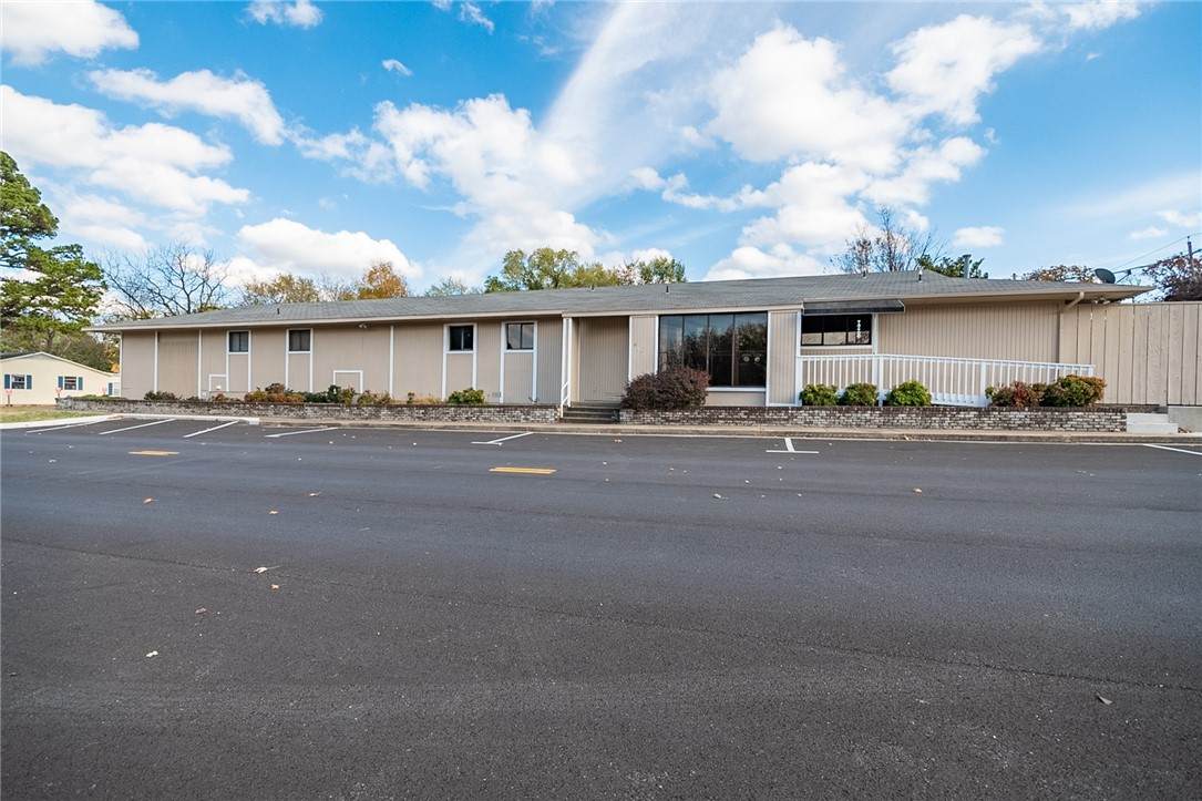 615 Oak Street - Photo 1
