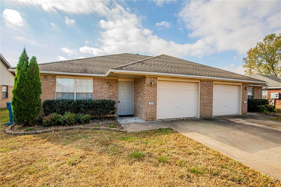 4 Holly Drive - Photo 1