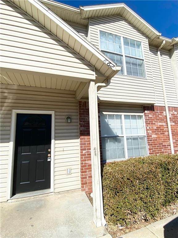 860 Curtis Avenue - Photo 1