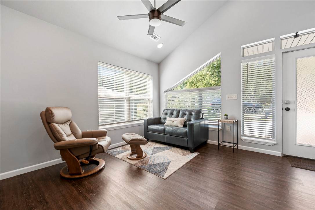 1924 Ashwood Avenue - Photo 1