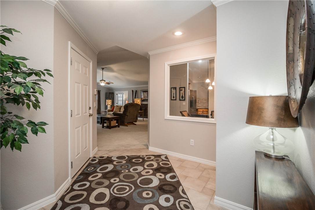 4 La Quinta Court - Photo 1