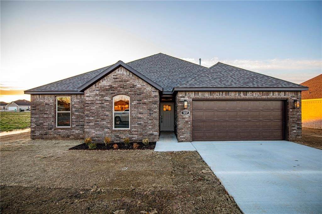 1237 Seay Circle - Photo 1