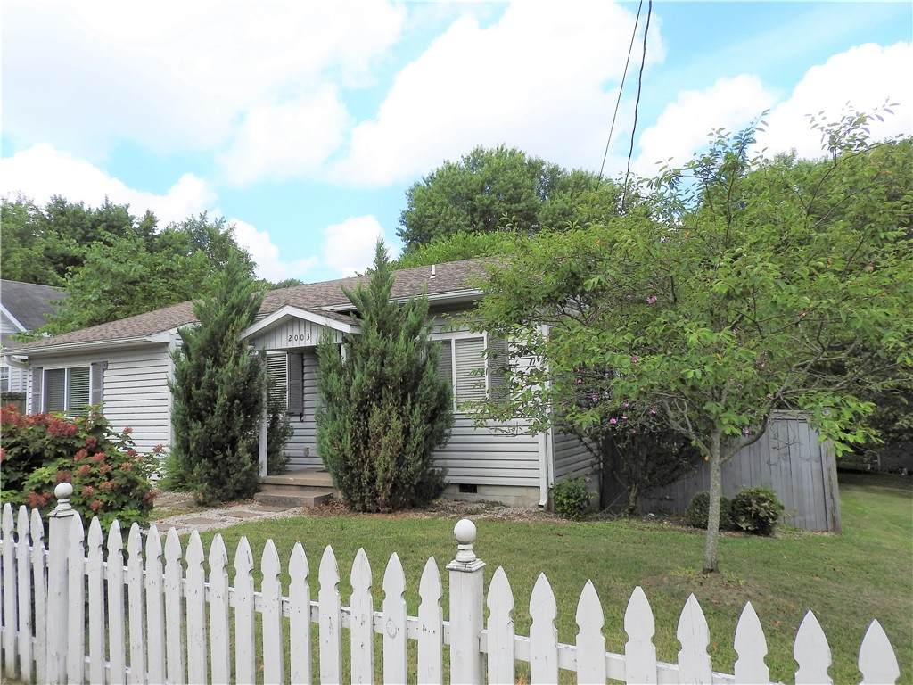 2003 Oakwood Avenue - Photo 1