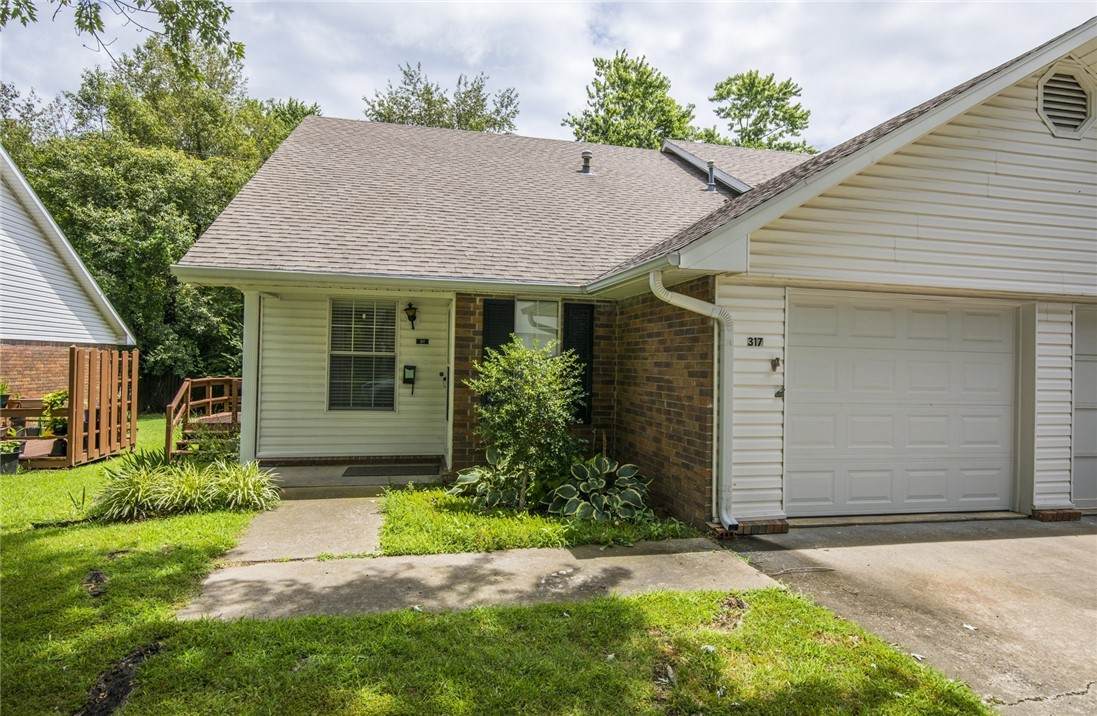 317 11th Place - Photo 1