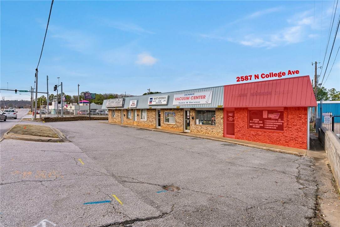 2587 College Avenue - Photo 1