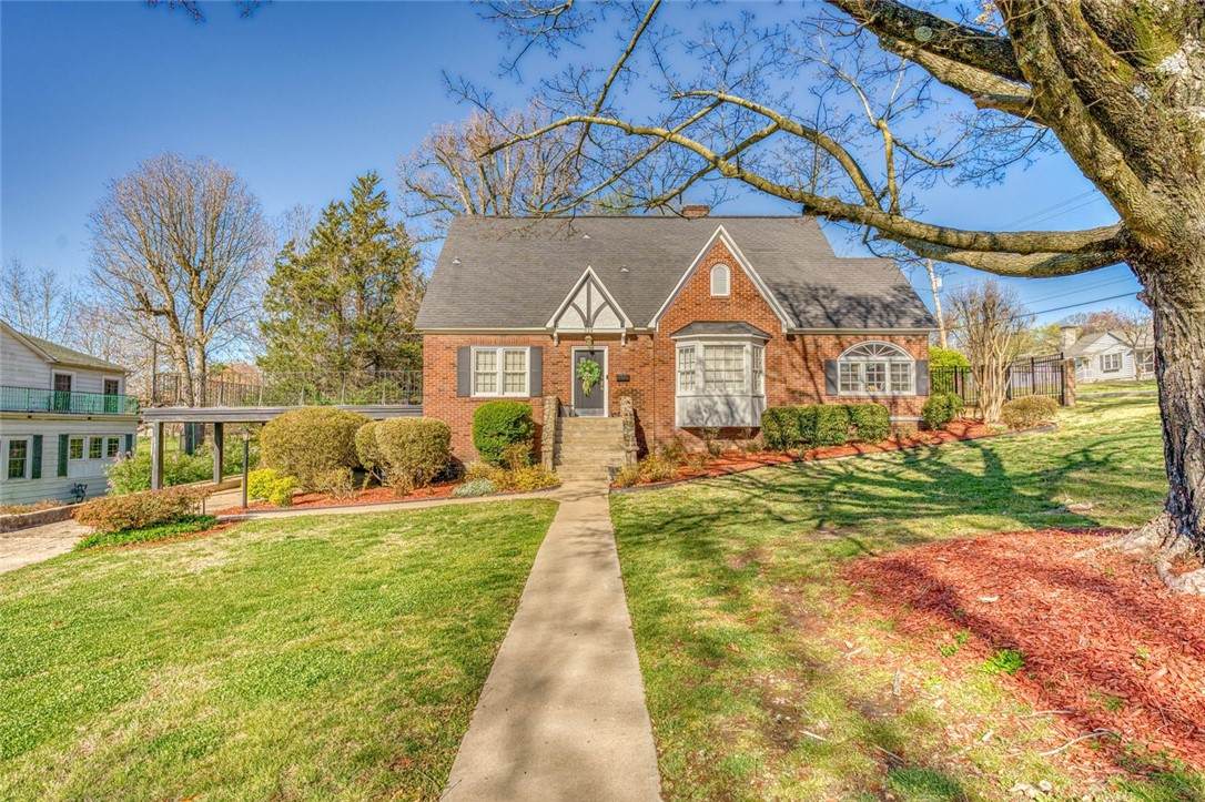 524 Cherry - Photo 1