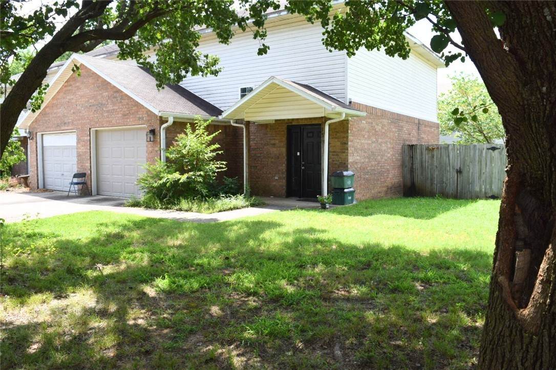915 Peachtree Drive - Photo 1
