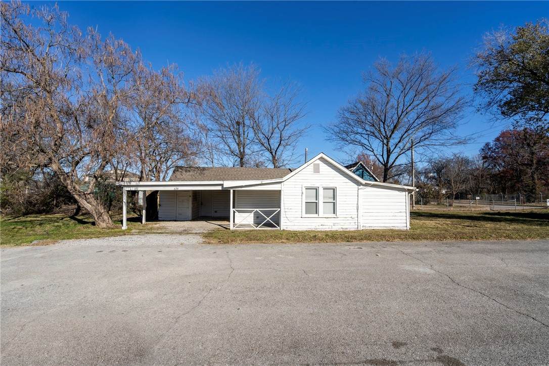 624 Hico Street - Photo 1
