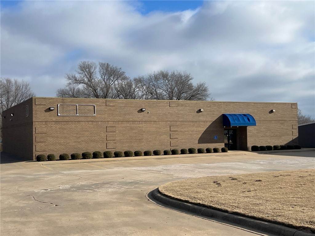 4413 Thompson Street - Photo 1