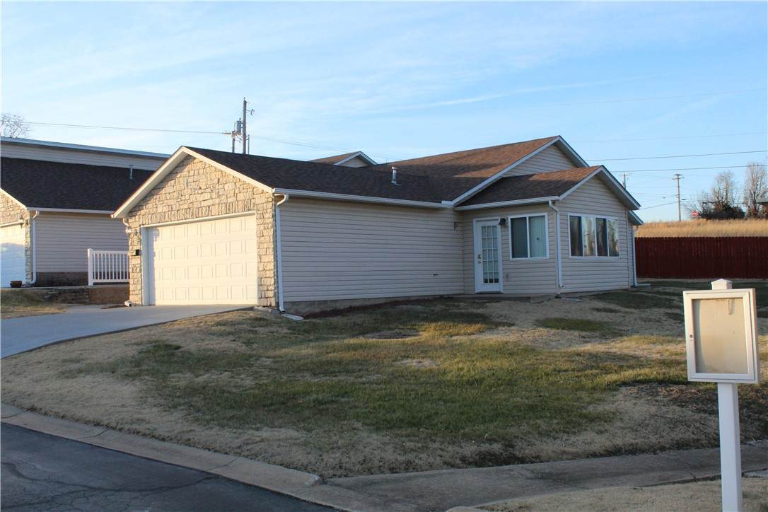 1615 Spring Road - Photo 1