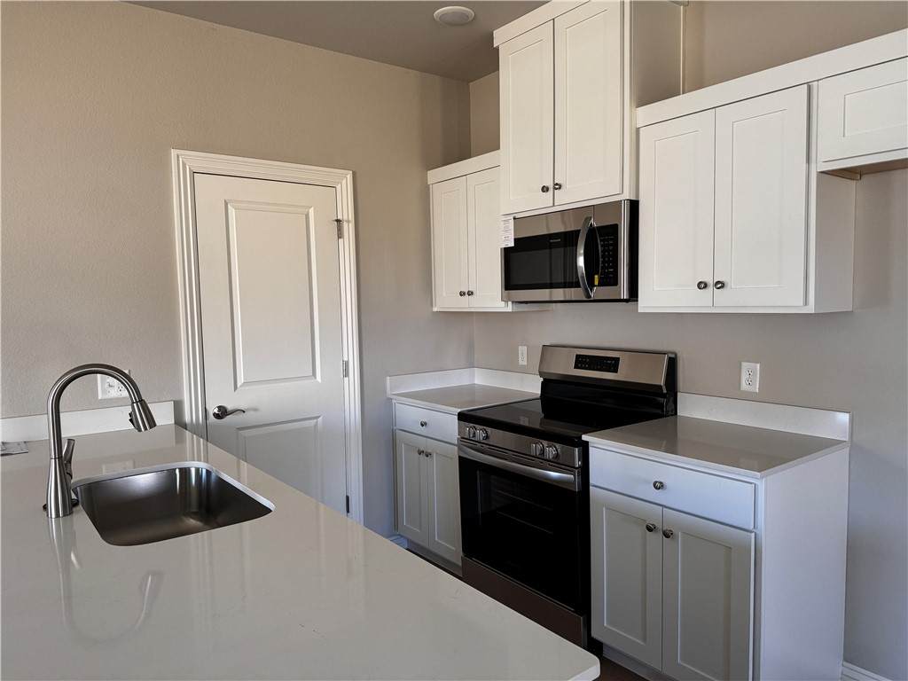 1405 Poigai Way - Photo 1