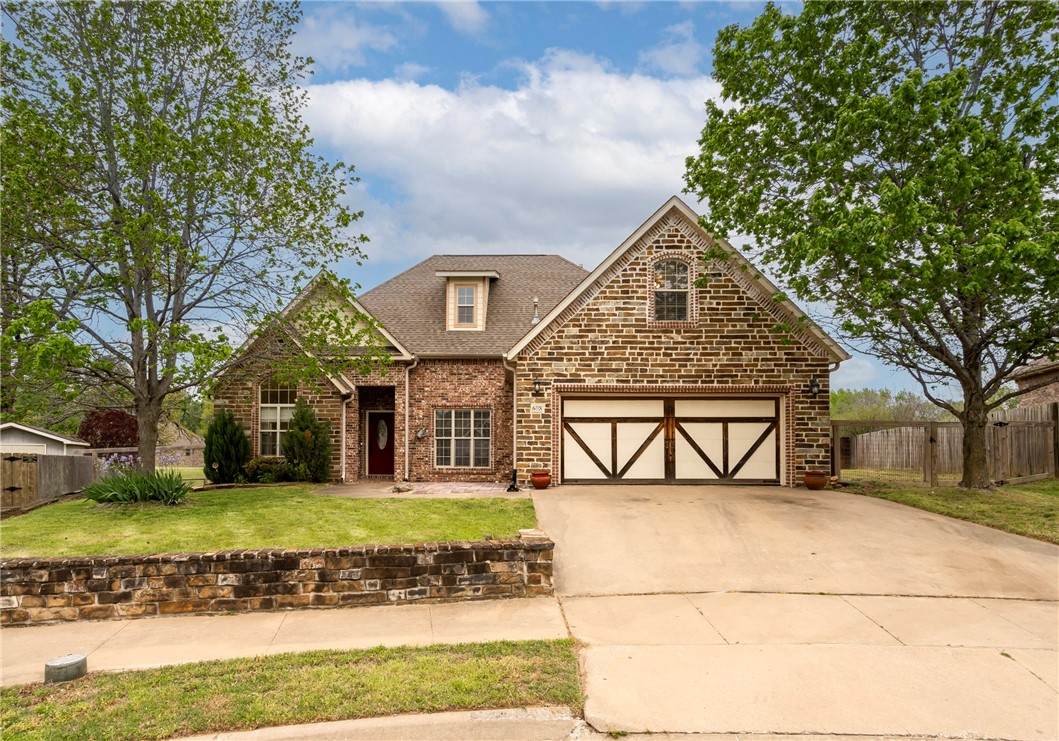 608 Grand Court - Photo 1