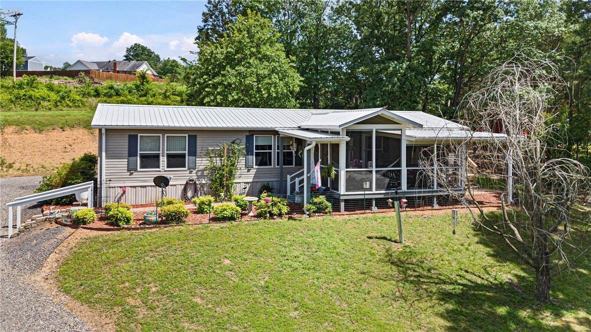 3310 Jackson Avenue - Photo 1
